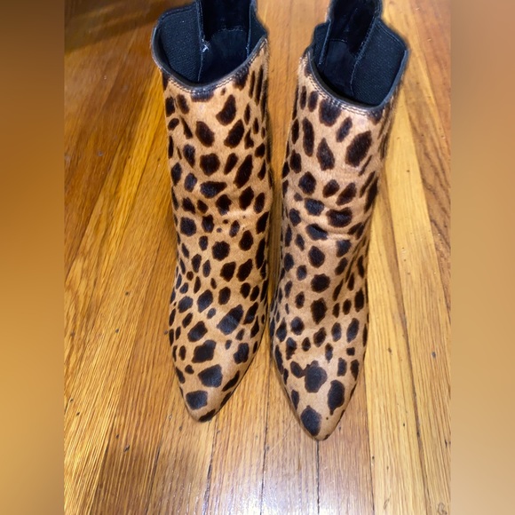 Vince Camuto Leopard booties. Excellent condition - Picture 2 of 6